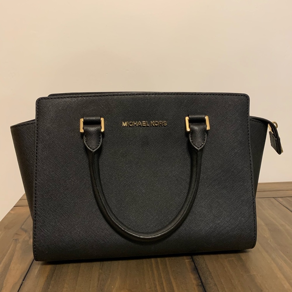 Michael Kors Women’s Selma Medium Top-Zip Satchel
